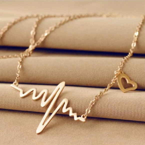 Jewelry - LAST 1! Gold Heartbeat Necklace